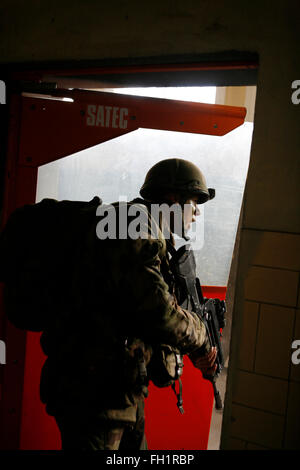 Member of the French Foreign Legion take part in a training assault on a airport. The 2nd Battlelion Foreign Legion, Nimes France. Stock Photo