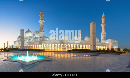 Night view of Sheikh Zayed Grand Mosque in Abu Dhabi United Arab Emirates Stock Photo