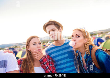 Teenagers at summer music festival blowing buble gums Stock Photo