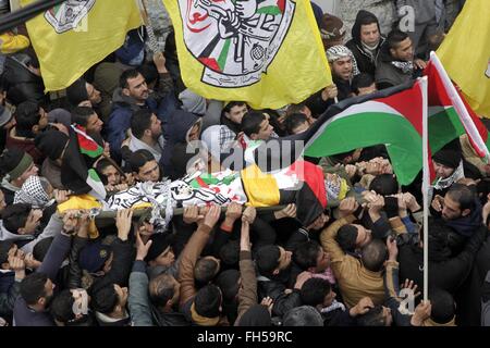 Bethlehem. 23rd Feb, 2016. Mourners carry the body of Palestinian Khaled Taqatqa during his funeral in the West Bank village of Beit Fajjar near Bethlehem on Feb. 23, 2016. Taqatqa was killed by Israeli soldiers near his village after he tried to stab Israeli soldiers, Israeli sources said. Credit:  Luay Sababa/Xinhua/Alamy Live News Stock Photo