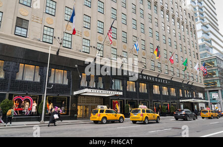 Taxis Outside Bloomingdale's In Manhattan Stock Photo - Alamy