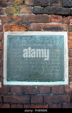 1933 plaque on a wall of hampton court palace, london, england, marking the site of the toy inn, an 'ancient hostelry of note' Stock Photo