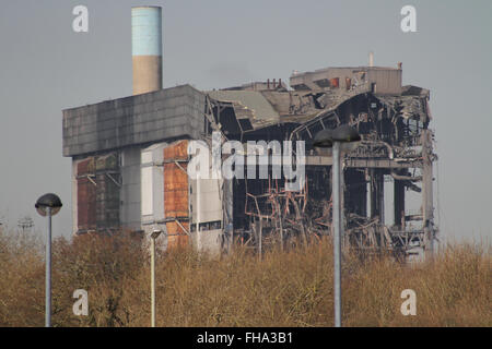 Didcot, UK, 24th Feb 2016. The extent of the collapse of the boiler house at Didcot Power Station can be seen from the twisted metal on the remaining unstable part of the 300M building. Credit:  Tony Peters/Alamy Live News Stock Photo