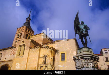 Plaza de Medina del Campo,with monument to Juan Bravo and San Martín church, Segovia, Castilla-Leon, Spain Stock Photo