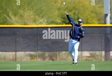 Peoria, AZ, USA. 24th Feb, 2016. San Diego Padres outfielder Matt Kemp warms up during practice at spring training. | (K.C. Alfred/ San Diego Union-Tribune Credit:  K.C. Alfred/U-T San Diego/ZUMA Wire/Alamy Live News Stock Photo