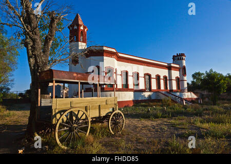 The abandoned PATRONS HOUSE in historic MINERAL DE POZOS which was once a large mining town - MEXICO Stock Photo