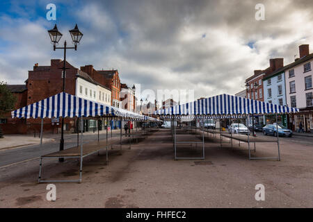 Market Stalls in the Castle Square in Ludlow, Shropshire, England, UK Stock Photo