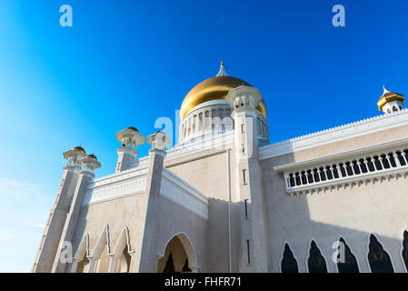 Masjid Sultan Omar Ali Saifuddin Mosque and royal barge in BSB,Bandar Seri Begawan,Brunei Stock Photo