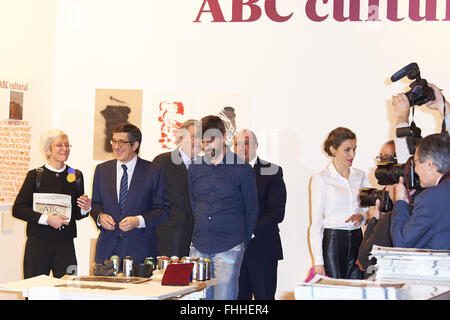 Madrid, Spain. 25th Feb, 2016. Queen Letizia of Spain visited the ARCO Madrid 2015 International Contemporary Art Fair at IFEMA trade fair on February 25, 2016 in Madrid.The 35th edition of ARCO Madrid runs from Frebruary 24 to February 28 Credit:  Jack Abuin/ZUMA Wire/Alamy Live News Stock Photo