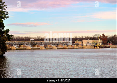 The Starved Rock Lock & Dam on the Illinois River near Utica, Illinois, USA. Stock Photo