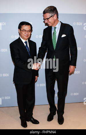 Berlin, Germany. 25th Feb, 2016. Chinese Commerce Minister Gao Hucheng (L) meets with Federation of German Industries (BDI) President Ulrich Grillo in Berlin, capital of Germany, on Feb. 25, 2016. Chinese Commerce Minister Gao Hucheng said on Thursday that economic and trade cooperation between China and Germany was in good momentum in recent years, both sides should make joint efforts to gain more achievements. © Zhang Fan/Xinhua/Alamy Live News Stock Photo