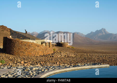 Guest rooms with the swimming pool in the foreground at Sossusvlei Desert Lodge Stock Photo