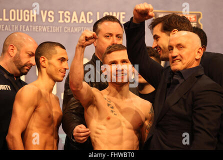 Manchester Arena, Manchester,UK 26th Feb 2016.  Scott Quigg v Carl Frampton Weigh in ahead of the IBF and WBA Super Bantamweight World Title Fight on Saturday 27th Feb at the Manchester Arena live on Sky Sports Boxing Picture of Carl Frampton (R) and Scott Quigg (L) at the weighing.  Credit:  Stephen Gaunt/Alamy Live News Stock Photo