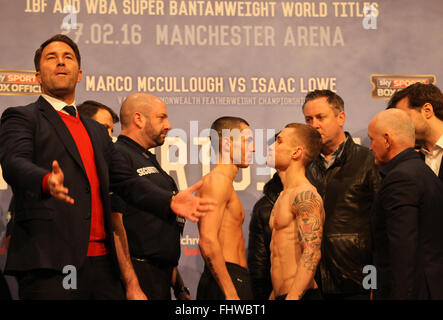 Manchester Arena, Manchester,UK 26th Feb 2016.  Scott Quigg v Carl Frampton Weigh in ahead of the IBF and WBA Super Bantamweight World Title Fight on Saturday 27th Feb at the Manchester Arena live on Sky Sports Boxing Picture of Carl Frampton (R) and Scott Quigg (L) at the weighing.  Credit:  Stephen Gaunt/Alamy Live News Stock Photo