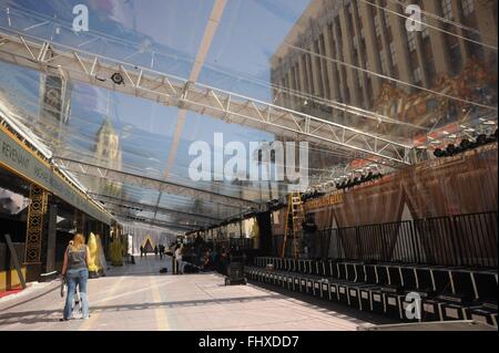 Hollywood, CA. 25th Feb, 2016. A general view of the atmosphere during the 88th annual Academy Awards red carpet preparation in attendance for The 88th Academy Awards Oscars 2016 - Preparation, Dolby Theatre, Hollywood, CA February 25, 2016. © Elizabeth Goodenough/Everett Collection/Alamy Live News Stock Photo