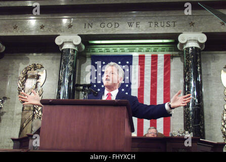 Washington, District of Columbia, USA. 27th Feb, 2016. United States President Bill Clinton spreads his arms as he addresses the Congress late 27 January, 2000 during his final State of the Union address in Washington, DC. Credit: Steven Jaffe - Pool via CNP © Steven Jaffe/CNP/ZUMA Wire/Alamy Live News Stock Photo