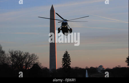 Washington, District of Columbia, USA. 26th Feb, 2016. Marine One, with with United States President Barack Obama aboard, prepares to land on the South Lawn of the White House in Washington, DC on February 26, 2016. The President is returning from a day trip to Jacksonville, Florida.Credit: Dennis Brack/Pool via CNP Credit:  Dennis Brack/CNP/ZUMA Wire/Alamy Live News Stock Photo