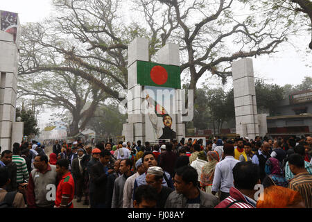 People wait for immigration check border crossings on the no man's land of Indo-Bangla border in Benapole at Jessore, Bangladesh Stock Photo