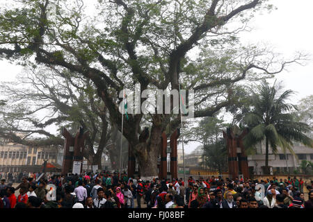 People wait for immigration check border crossings on the no man's land of Indo-Bangla border in Benapole at Jessore, Bangladesh Stock Photo