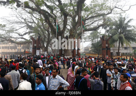 People wait for immigration check border crossings on the no man's land of Indo-Bangla border in Benapole at Jessore, Bangladesh Stock Photo