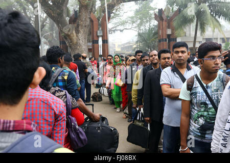 People wait for immigration check border crossings on the no man's land of Indo-Bangla border in Benapole at Jessore, Bangladesh Stock Photo