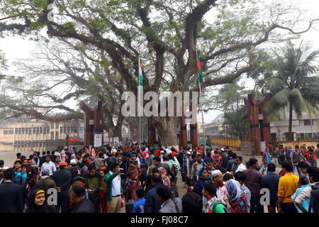 People wait for immigration check border crossings on the no man's land of Indo-Bangla border in Benapole at Jessore, Bangladesh Stock Photo