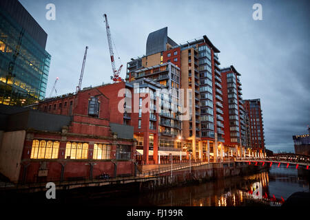 spinningfields river manchester dusk leftbank dawn apartments development bridge lowry salford irwell between evening morning dark night alamy gb