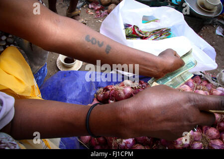 Tattooed woman with "LOVE" in Harar, Ethiopia - people, architecture and streetlife Stock Photo