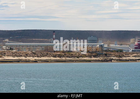 Aluminium smelter 'Aluar Aluminio Argentinosat' at Puerto Madryn Stock Photo