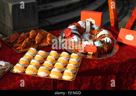 Bolo rei or king cake (a typical cake that is eaten for Christmas and Epiphany) and small doughnuts (Bolas de Berlim), Portugal Stock Photo