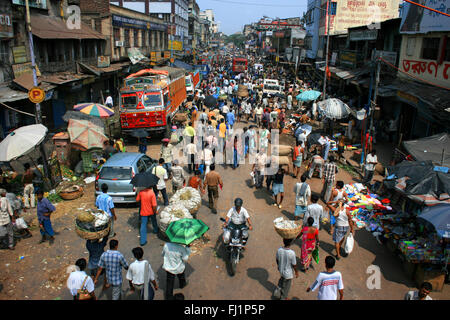 Busy crowded street in the center of Kolkata, India Stock Photo
