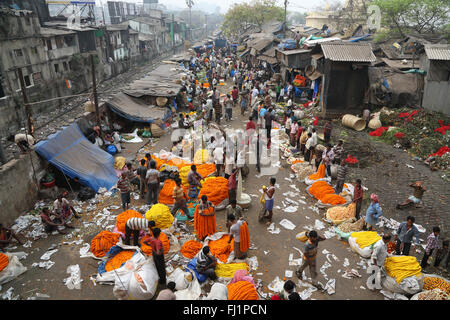 Crowd and people at the Kolkata Mullick ghat flower market , India Stock Photo