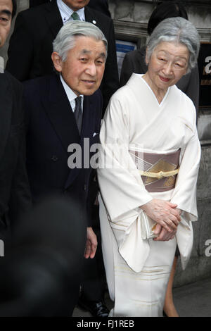 Emperor Akihito and wife Empress Michiko leaving Japanese Embassy London  (credit image © Jack Ludlam) Stock Photo