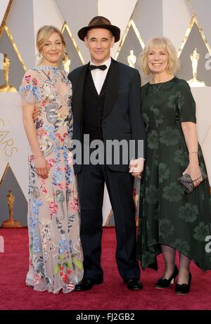 Los Angeles, CA, USA. 28th Feb, 2016. Mark Rylance, guests at arrivals for The 88th Academy Awards Oscars 2016 - Arrivals 2, The Dolby Theatre at Hollywood and Highland Center, Los Angeles, CA February 28, 2016. Credit:  Elizabeth Goodenough/Everett Collection/Alamy Live News Stock Photo