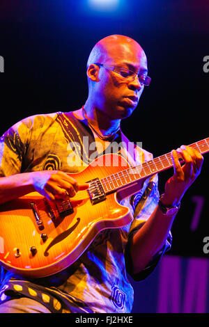 LIONEL LOUEKE plays guitar for Herbie Hancock on the main stage of the MONTEREY JAZZ FESTIVAL Stock Photo