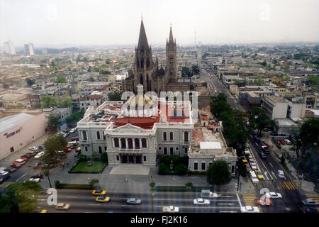 The University of Guadalajara old administration building and Templo Expiatorio church from above, Guadalajara, Jalisco, Mexico Stock Photo