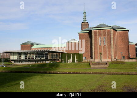 Southern gardens and premises of Art Museum Boijmans Van Beuningen, Museumpark, Rotterdam, The Netherlands, statues in garden Stock Photo