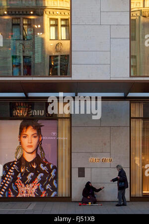 display windows and beggar woman in the city, Germany, North Rhine-Westphalia, Duesseldorf Stock Photo