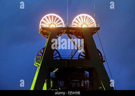 illuminated headframe of coal mine Haus Aden, Germany, North Rhine-Westphalia, Ruhr Area, Bergkamen Stock Photo