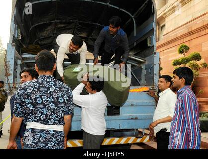 New Delhi, India. 29th Feb, 2016. Bags containing the Indian Federal Budget are delivered for legislators to Parliament House February 29, 2016 in New Delhi, India. Stock Photo