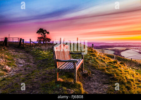 Looking out over the Vale of Pewsey in Wiltshire at sunrise. Stock Photo