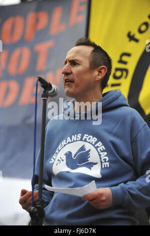 John Boulton (Ex-soldier, Veterans for Peace) speaking in Trafalgar Square following the Stop Trident demonstration, central London. Stock Photo