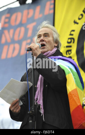 Reiner Braun – International Peace Bureau speaking in Trafalgar Square following the Stop Trident demonstration, central London. Stock Photo