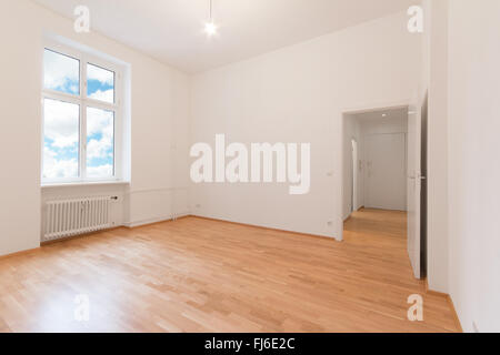 renovated flat - empty room, white walls wooden floor Stock Photo