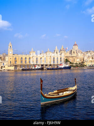 Luzzu boat in harbour, Valletta (Il-Belt Valletta), Southern Harbour District, Malta Xlokk Region, Republic of Malta Stock Photo