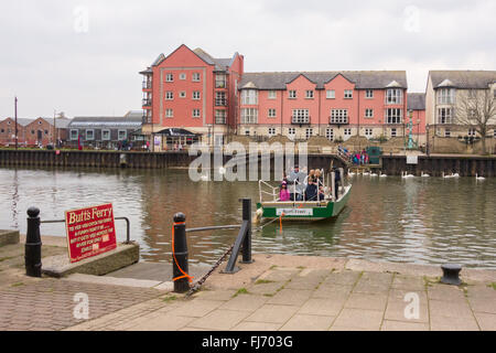 Exeter Quay - Butts Ferry - a hand-operated pedestrian cable ferry that crosses the River Exe Stock Photo