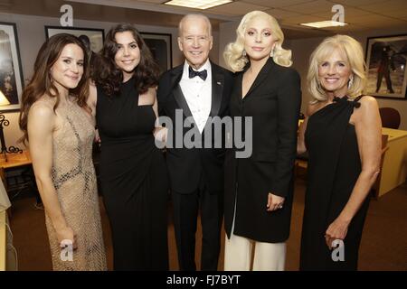 Los Angeles, USA. 28th Feb, 2016. U.S Vice President Joe Biden, center, poses with daughter Ashley Biden, left, Natali Germanotta, Lady Gaga and his wife Dr. Jill Biden backstage during the 88th Academy Awards ceremony February 28, 2016 in Los Angeles, California. Stock Photo