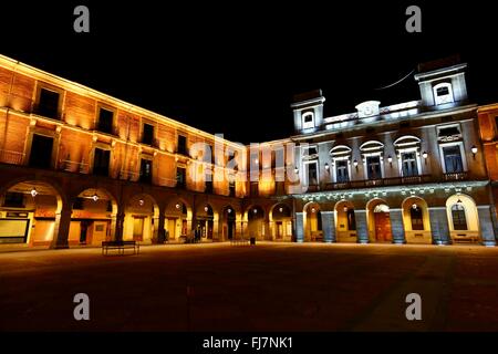 (160301) -- BRUSSELS, March 1, 2016 (Xinhua) -- Photo taken on Feb. 16, 2016 shows night view of the old town of Avila in Spain. The city of Avila is around 100 km to the north-west of Spain's capital city of Madrid. Founded in the 11th century to protect the Spanish territories from the Moors, this 'City of Saints and Stones', the old town of Avila has kept its medieval austerity. This purity of form can still be seen in the Gothic cathedral and the fortifications which, with their 82 semicircular towers and nine gates, are the most complete in Spain. The Old Town of Avila with its Extra-Muro Stock Photo