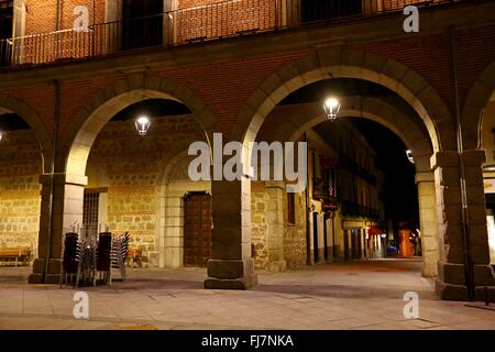 (160301) -- BRUSSELS, March 1, 2016 (Xinhua) -- Photo taken on Feb. 16, 2016 shows night view of the old town of Avila in Spain. The city of Avila is around 100 km to the north-west of Spain's capital city of Madrid. Founded in the 11th century to protect the Spanish territories from the Moors, this 'City of Saints and Stones', the old town of Avila has kept its medieval austerity. This purity of form can still be seen in the Gothic cathedral and the fortifications which, with their 82 semicircular towers and nine gates, are the most complete in Spain. The Old Town of Avila with its Extra-Muro Stock Photo