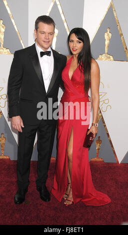 Los Angeles, California, USA. 28th Feb, 2016. Feburary 28th 2016 - Los Angeles California USA - Actor MATT DAMON, wife LUCIANA BARROSO at the 88th Academy Awards - Arrivals held at the Hollywood/Highland Complex Los Angeles © Paul Fenton/ZUMA Wire/Alamy Live News Stock Photo